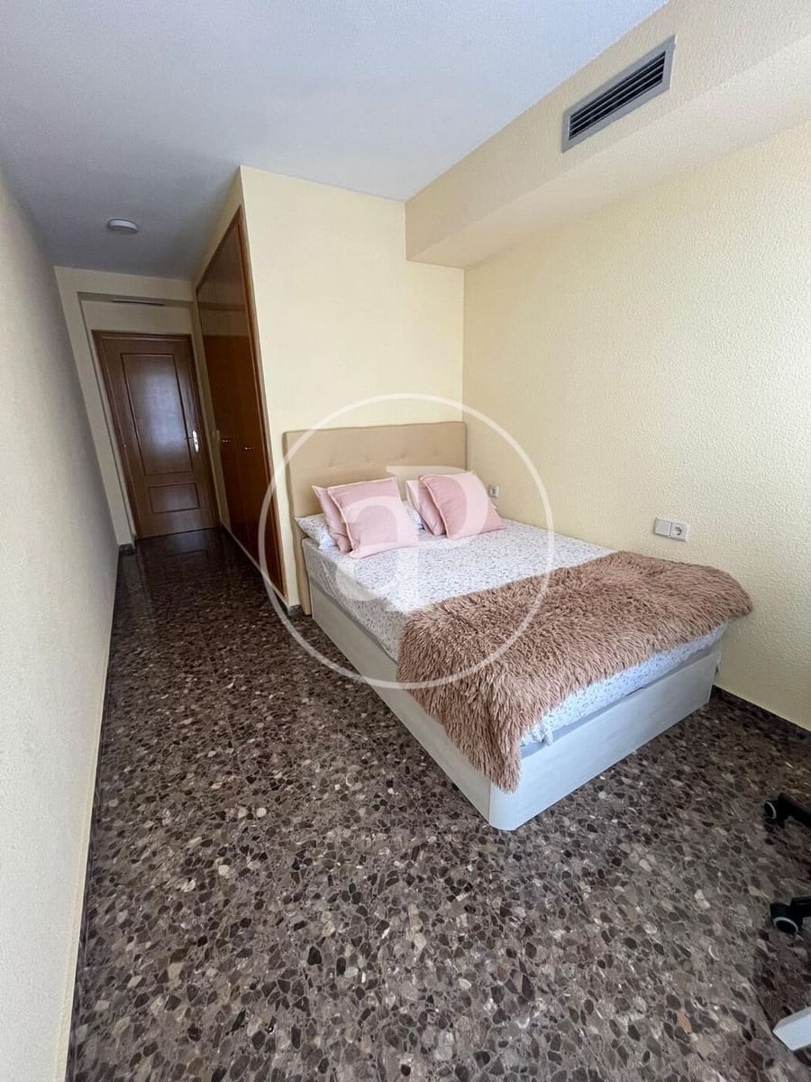 4 quarto Apartamento para arrendar em Valencia cidade - 1 900 € (Ref: 9051368)