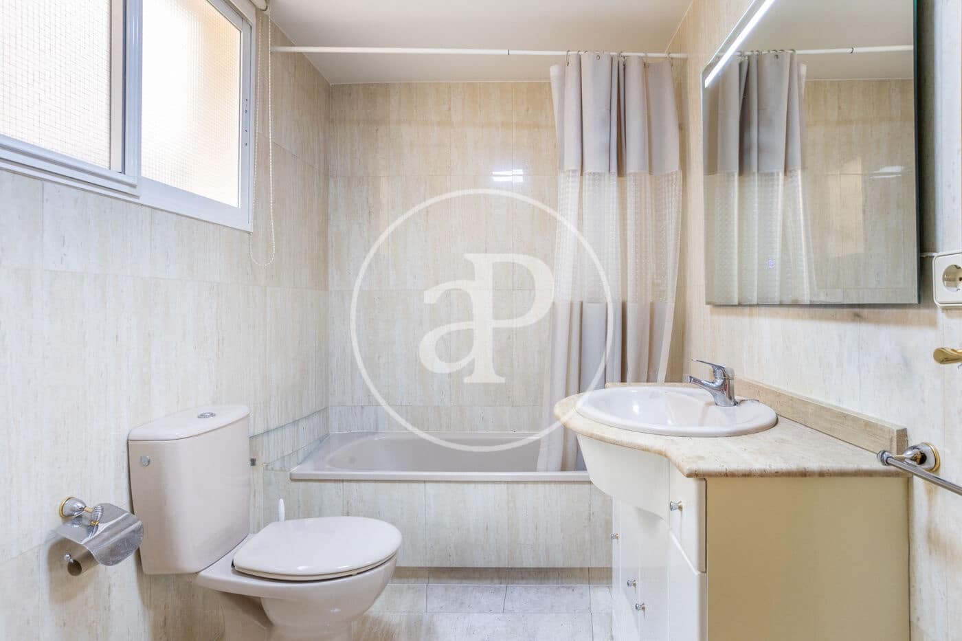 4 slaapkamer Appartement te huur in Valencia stad - € 1.800 (Ref: 9051368)