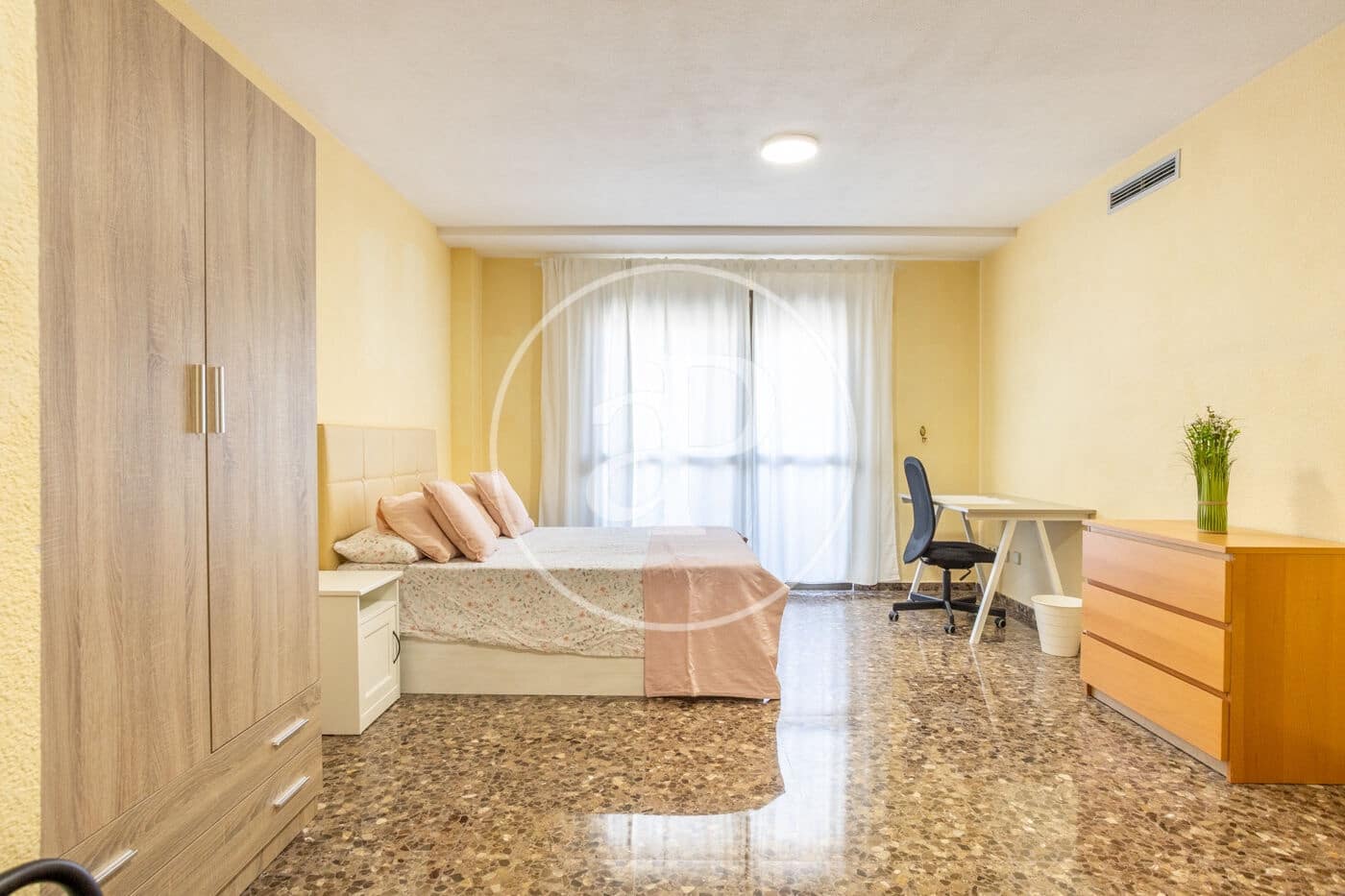 4 slaapkamer Appartement te huur in Valencia stad - € 1.800 (Ref: 9051368)