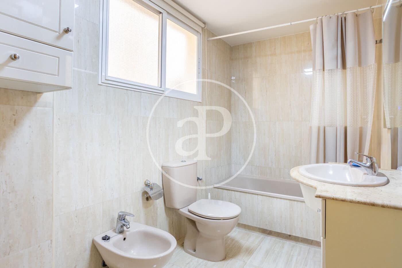 4 slaapkamer Appartement te huur in Valencia stad - € 1.800 (Ref: 9051368)