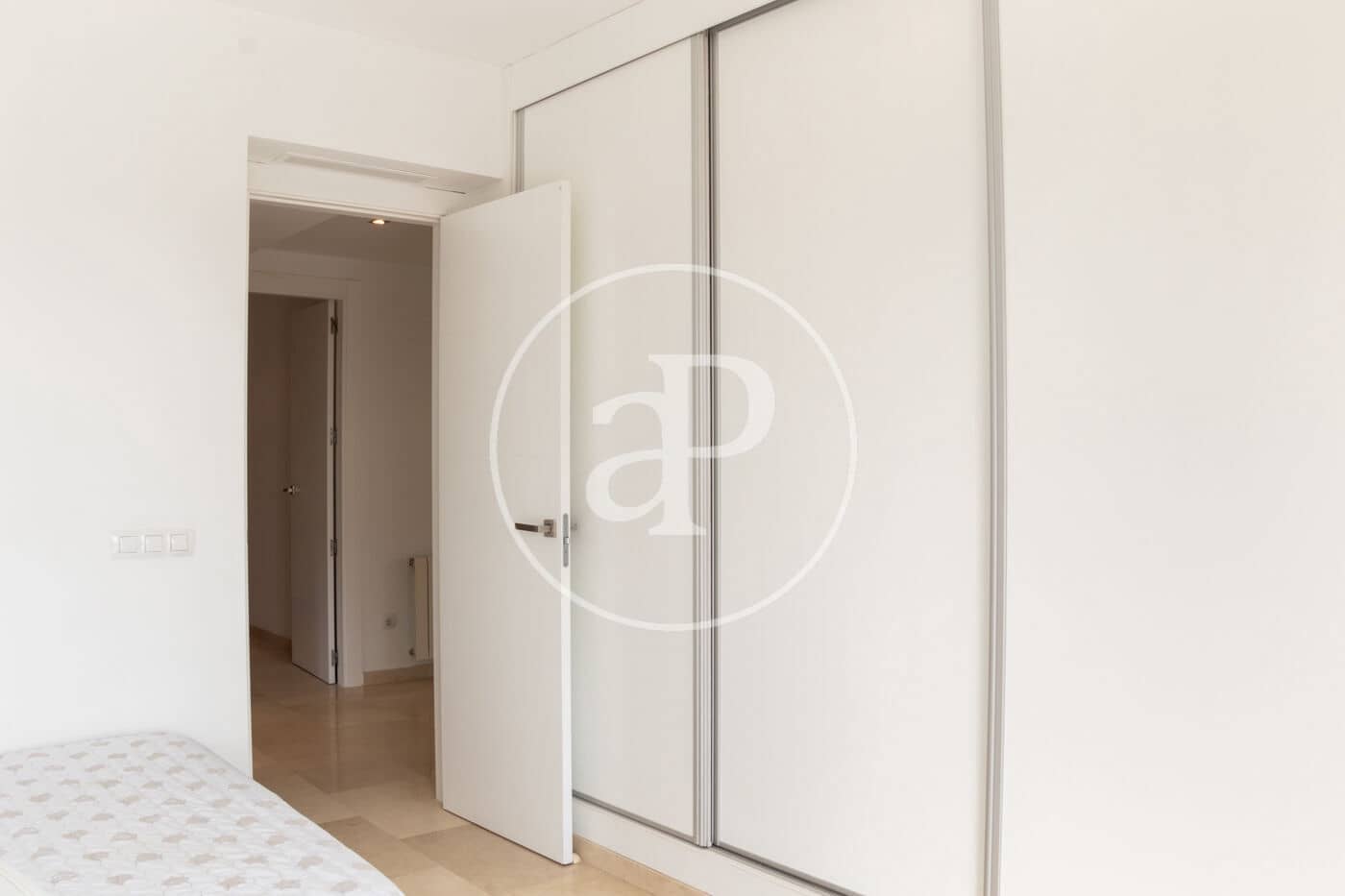 5 sypialnia Willa do wynajęcia w Chiva z basenem garażem - 4 500 € (Ref: 9059772)
