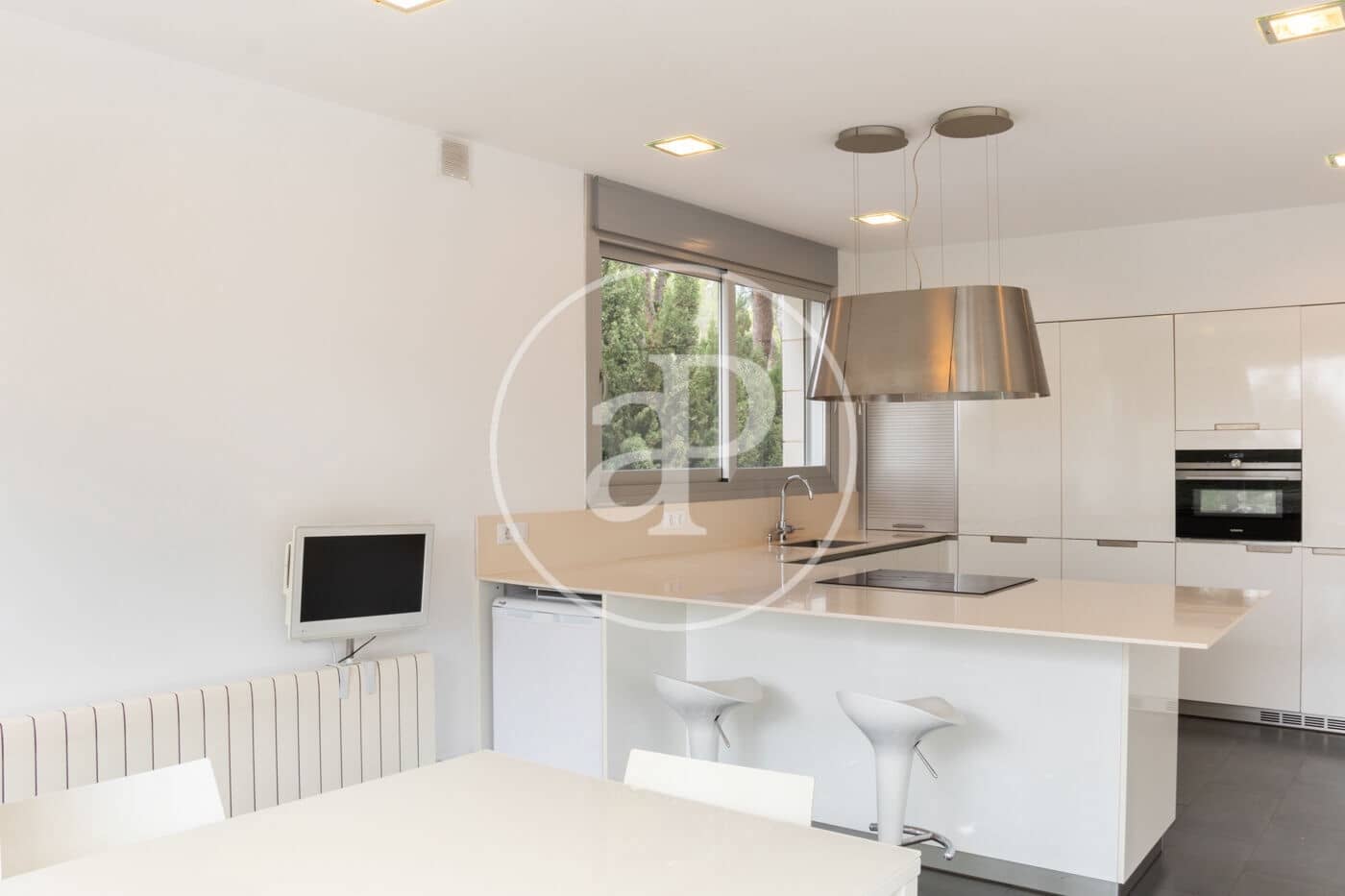 5 sypialnia Willa do wynajęcia w Chiva z basenem garażem - 4 500 € (Ref: 9059772)
