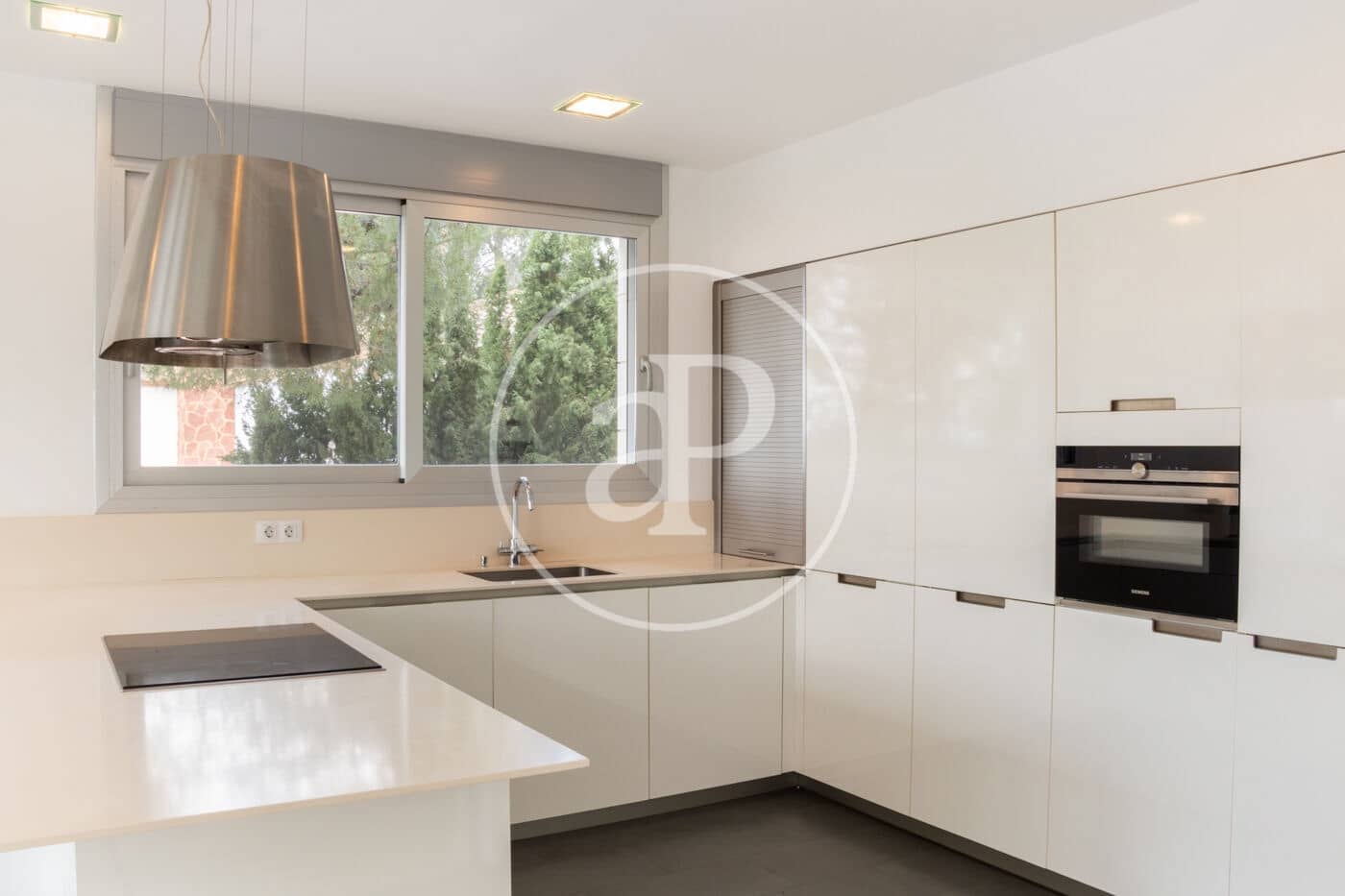 5 sypialnia Willa do wynajęcia w Chiva z basenem garażem - 4 500 € (Ref: 9059772)