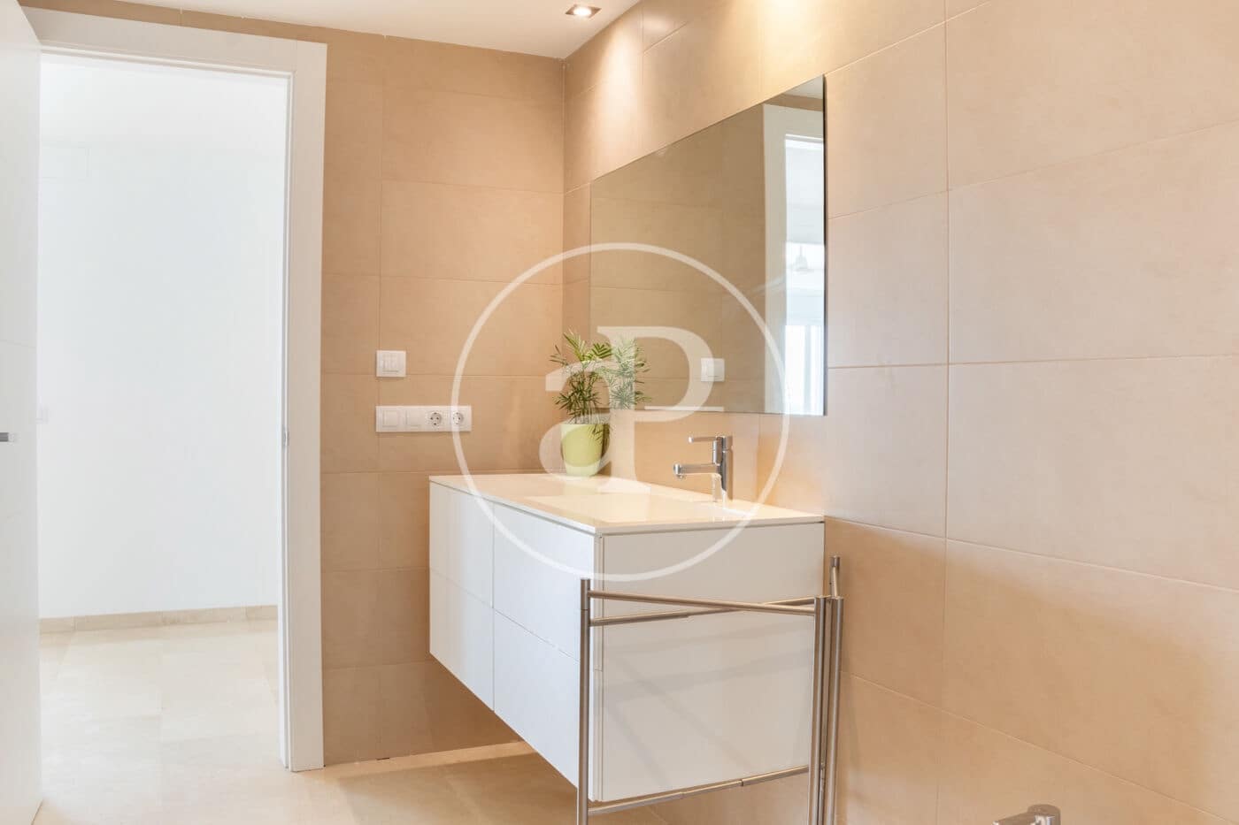 5 sypialnia Willa do wynajęcia w Chiva z basenem garażem - 4 500 € (Ref: 9059772)