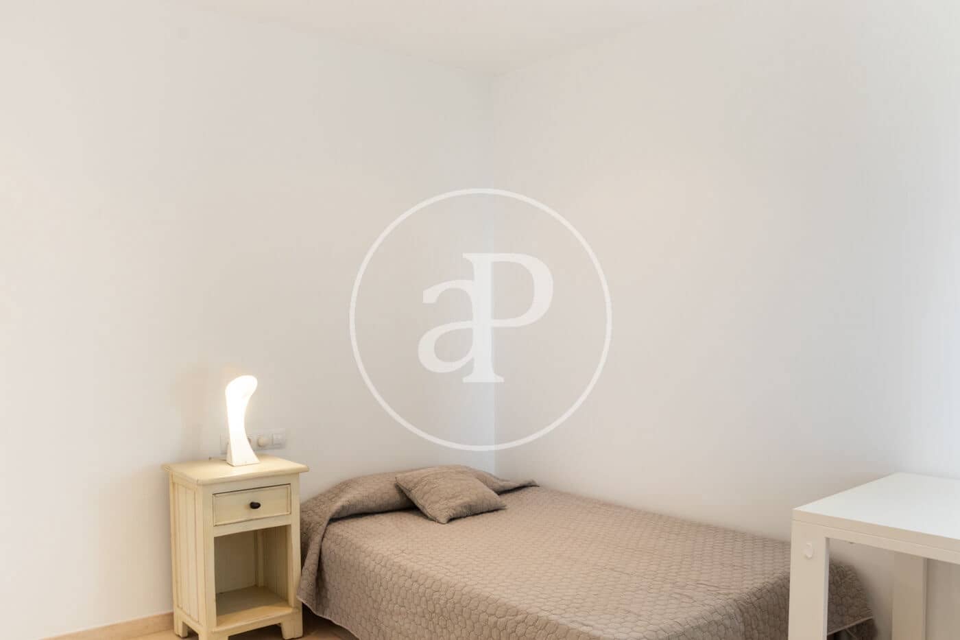 5 sypialnia Willa do wynajęcia w Chiva z basenem garażem - 4 500 € (Ref: 9059772)