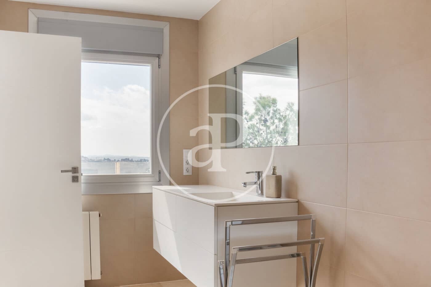 5 sypialnia Willa do wynajęcia w Chiva z basenem garażem - 4 500 € (Ref: 9059772)