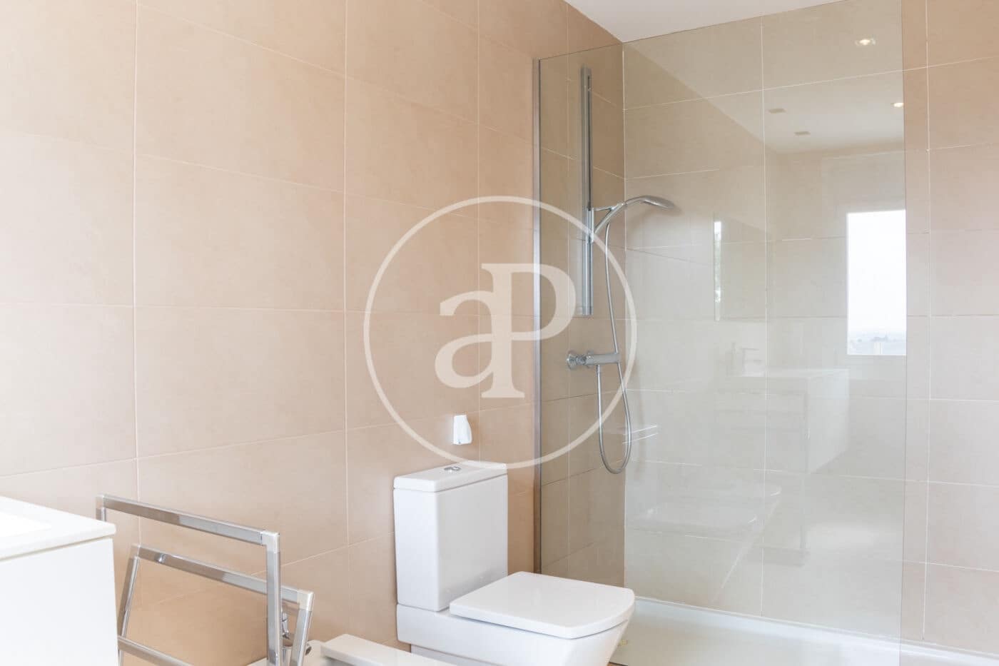 5 sypialnia Willa do wynajęcia w Chiva z basenem garażem - 4 500 € (Ref: 9059772)