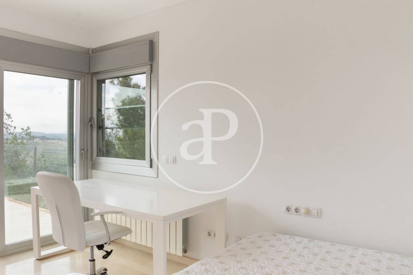 5 sypialnia Willa do wynajęcia w Chiva z basenem garażem - 4 500 € (Ref: 9059772)