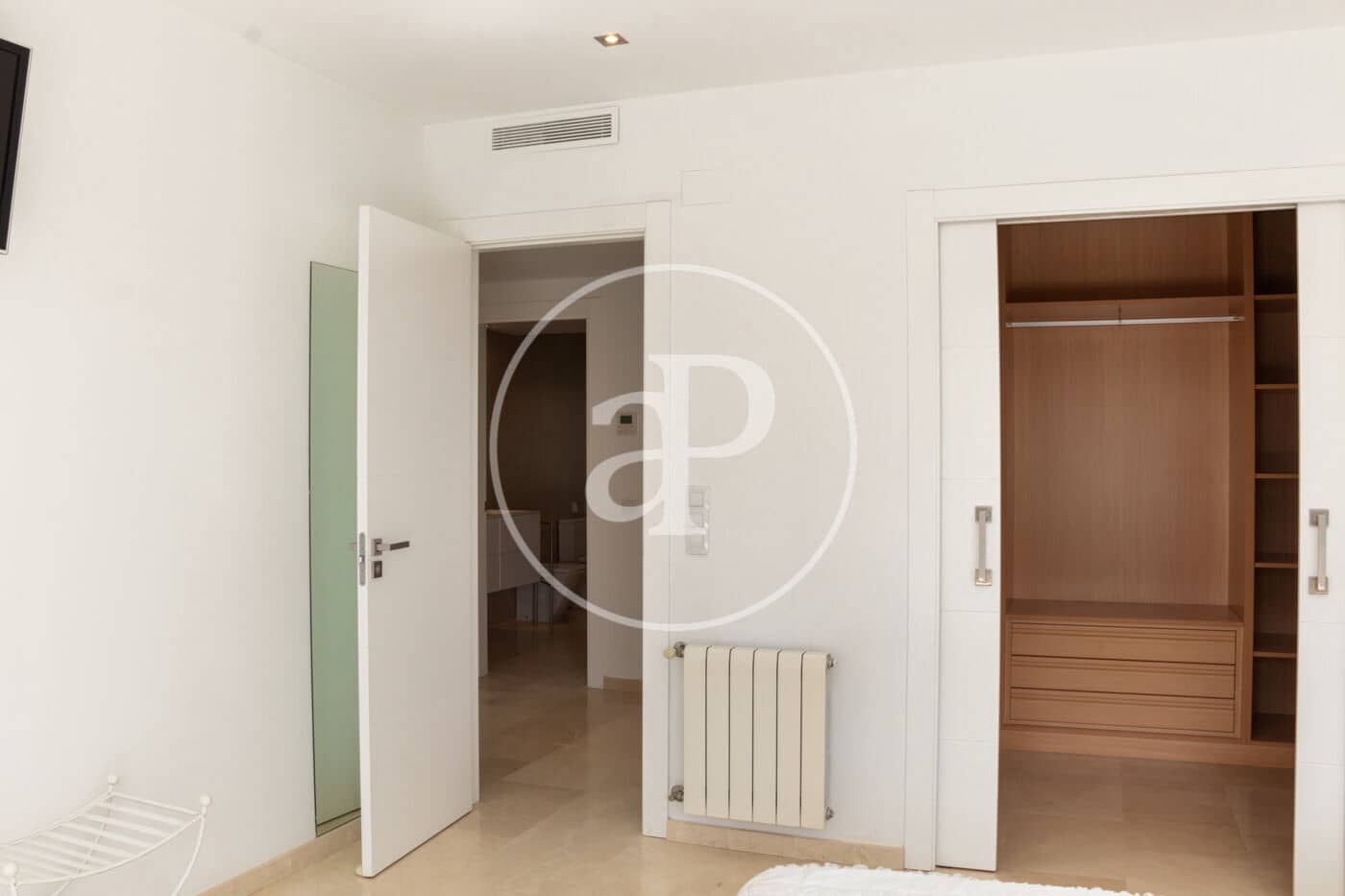 5 sypialnia Willa do wynajęcia w Chiva z basenem garażem - 4 500 € (Ref: 9059772)