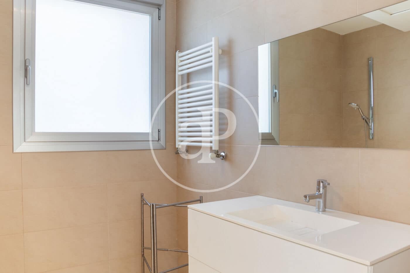 5 sypialnia Willa do wynajęcia w Chiva z basenem garażem - 4 500 € (Ref: 9059772)