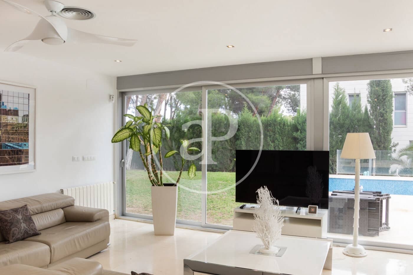 5 sypialnia Willa do wynajęcia w Chiva z basenem garażem - 4 500 € (Ref: 9059772)
