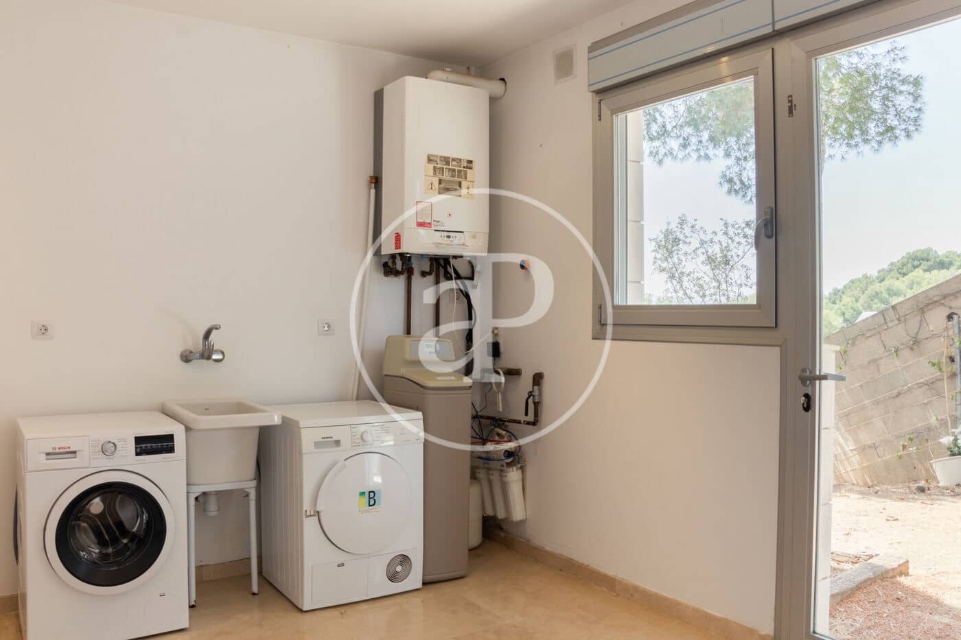 5 sypialnia Willa do wynajęcia w Chiva z basenem garażem - 4 500 € (Ref: 9059772)