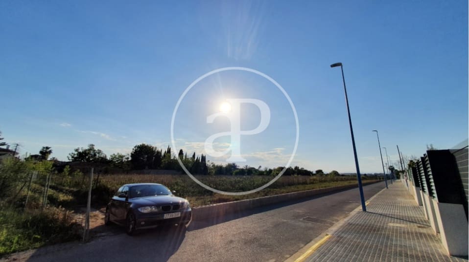 Grunde uden byggetilladelser til salg i Burriana / Borriana - € 400.000 (Ref: 9059775)