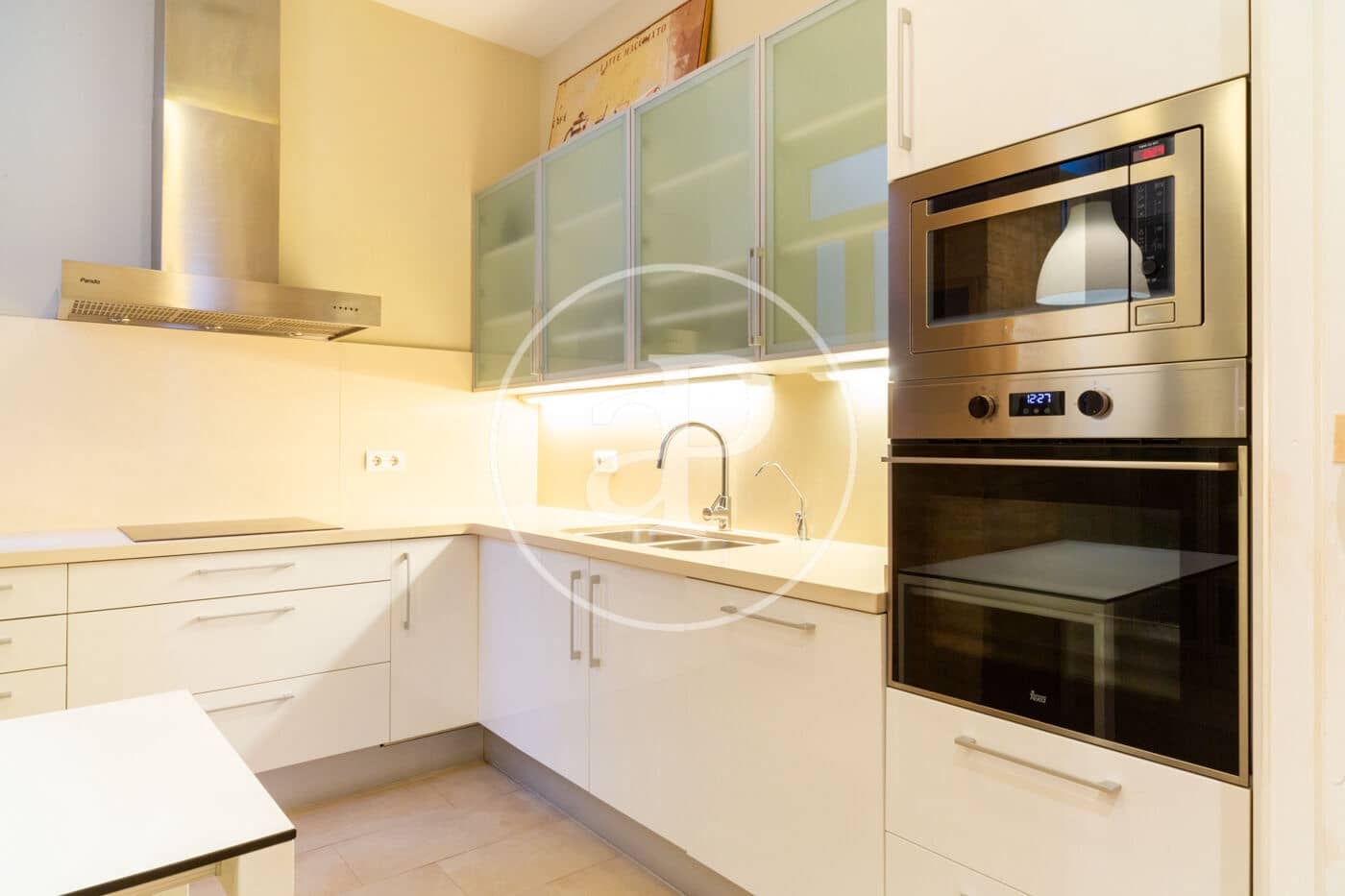 3 quarto Apartamento para arrendar em Valencia cidade - 3 600 € (Ref: 9075188)