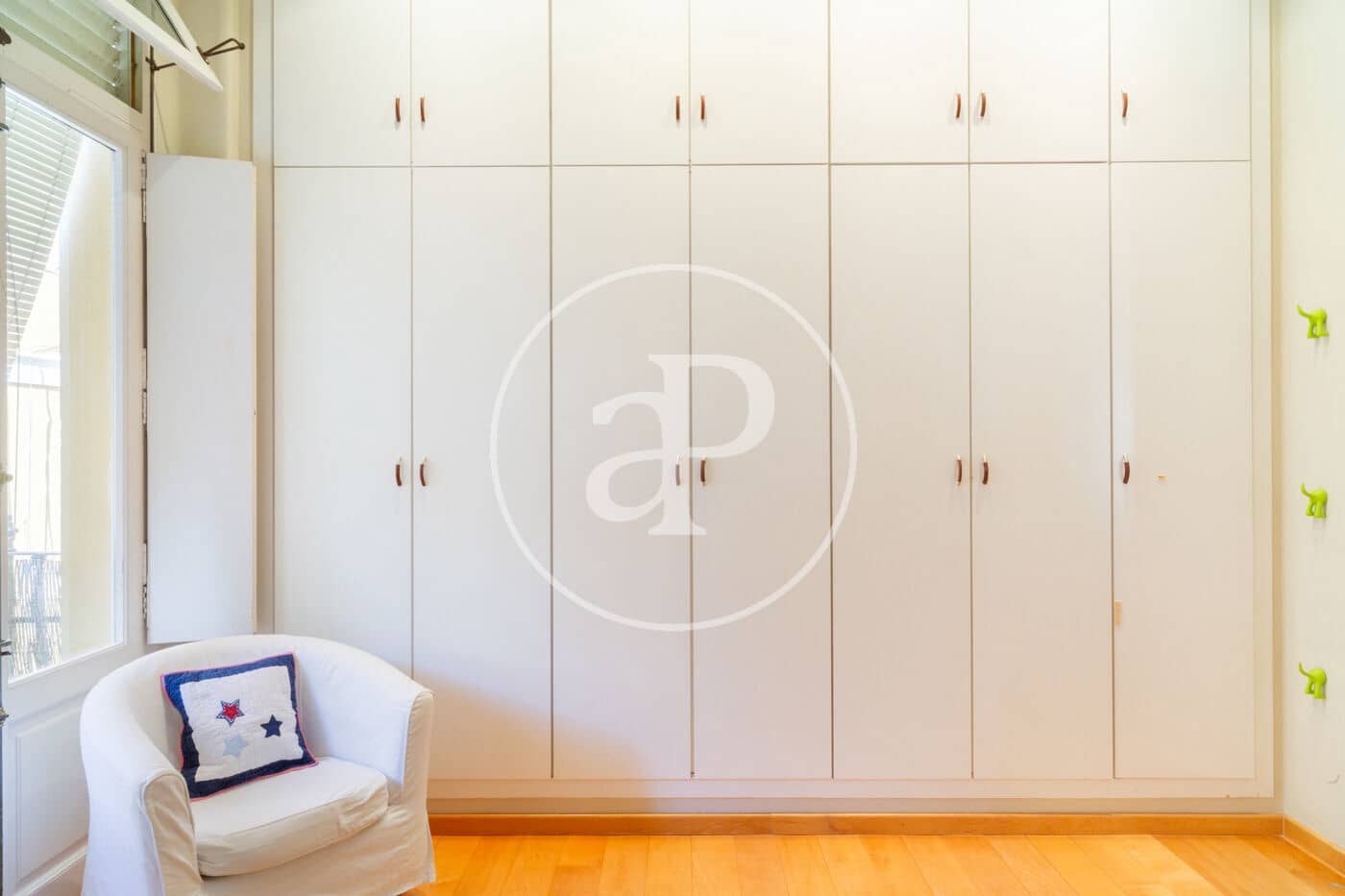3 quarto Apartamento para arrendar em Valencia cidade - 3 600 € (Ref: 9075188)