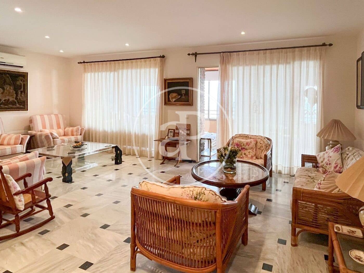 6 soveværelse Lejlighed til salg i Benidorm med swimmingpool - € 900.000 (Ref: 9081816)