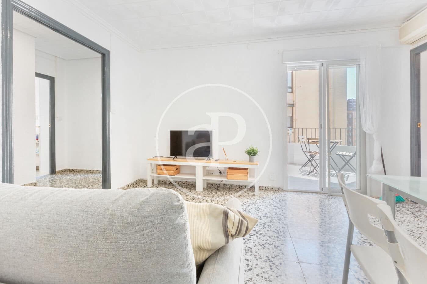 3 bedroom Apartment for rent in Valencia city - € 1,350 (Ref: 9085528)
