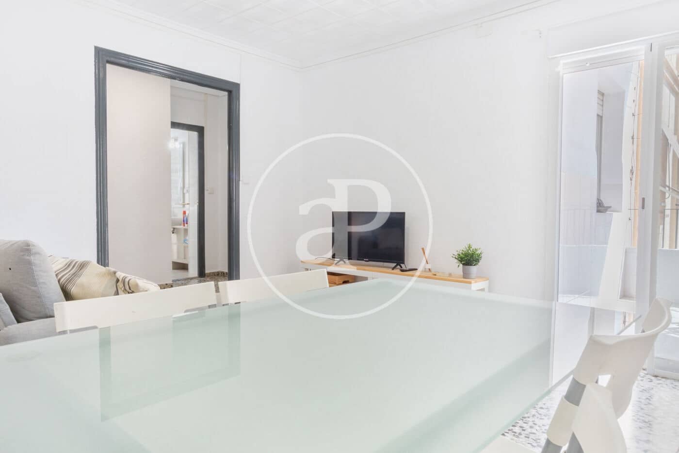 3 bedroom Apartment for rent in Valencia city - € 1,350 (Ref: 9085528)