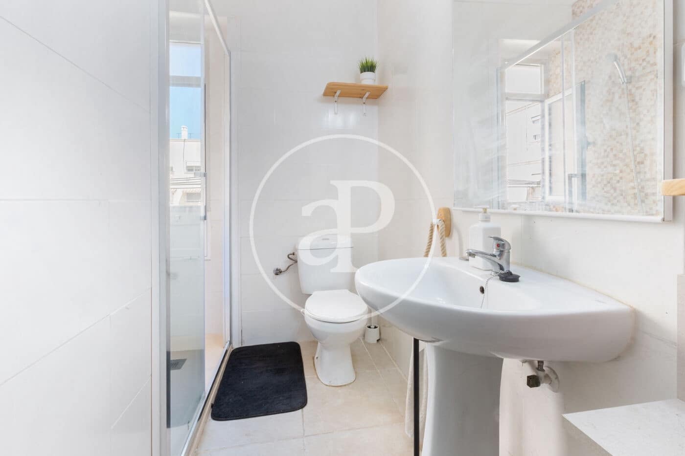 3 bedroom Apartment for rent in Valencia city - € 1,350 (Ref: 9085528)