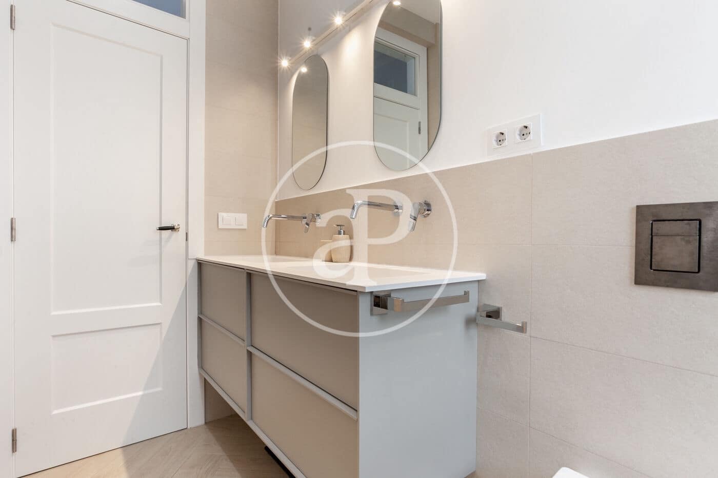 4 sypialnia Apartament do wynajęcia w Miasto Walencja - 2 490 € (Ref: 9091869)