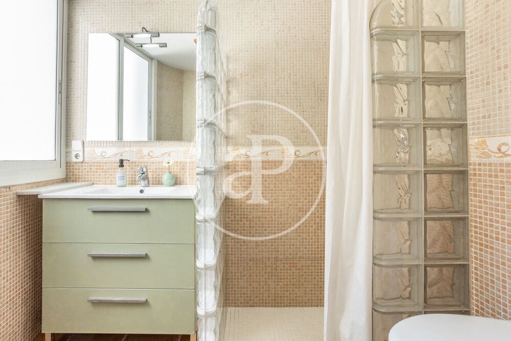 3 bedroom Apartment for rent in Valencia city - € 1,800 (Ref: 9099344)