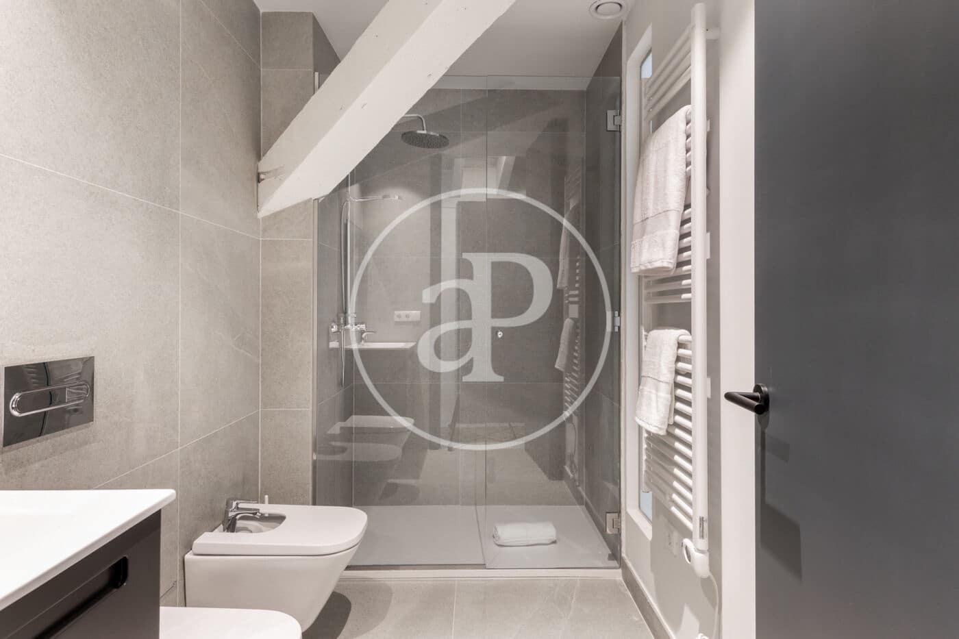 2 quarto Penthouse para arrendar em Valencia cidade - 3 500 € (Ref: 9099346)