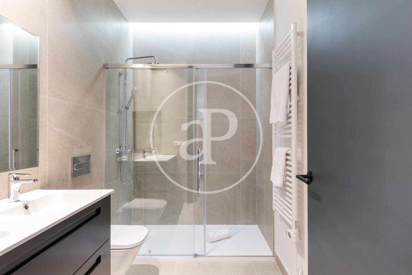 2 makuuhuone Huoneisto vuokrattavana paikassa Valencia kaupunki - 2 800 € (Ref: 9099348)