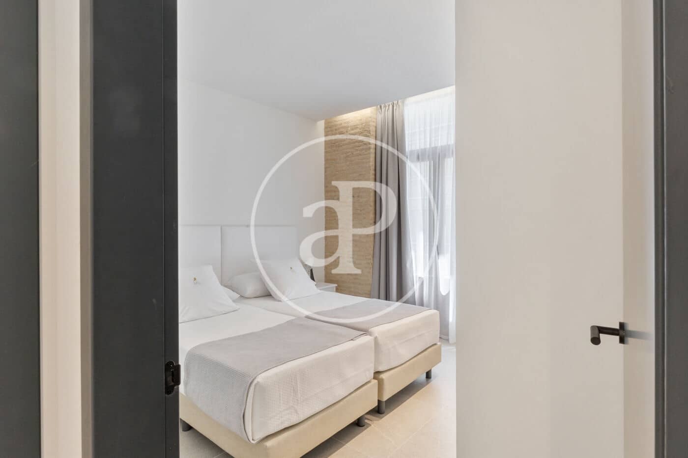 2 bedroom Apartment for rent in Valencia city - € 2,450 (Ref: 9099349)