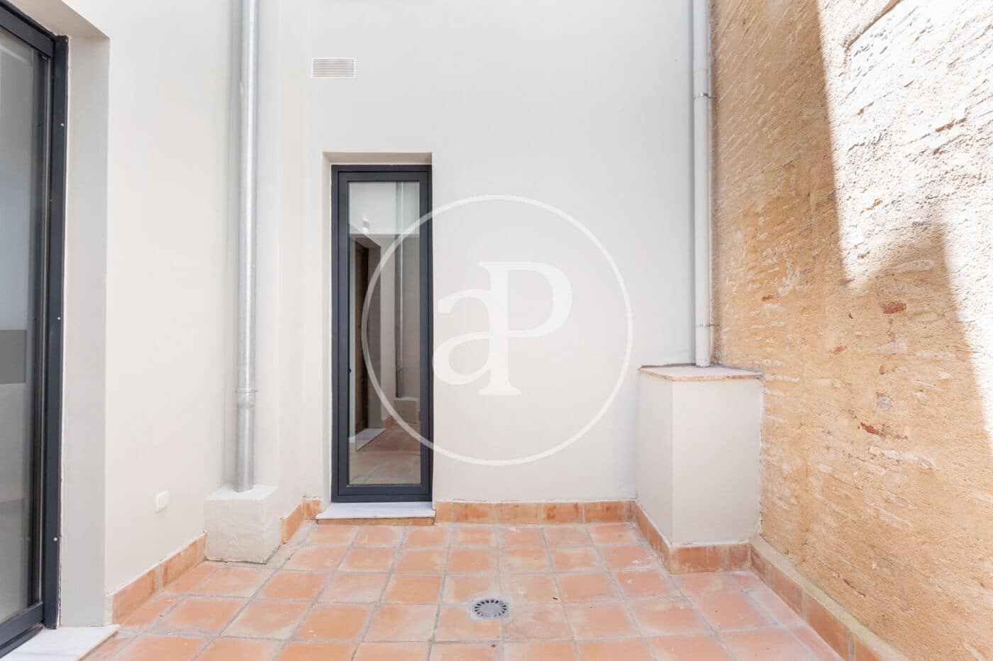 2 bedroom Apartment for rent in Valencia city - € 2,450 (Ref: 9099349)