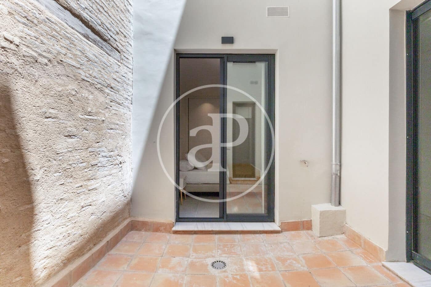 2 bedroom Apartment for rent in Valencia city - € 2,450 (Ref: 9099349)