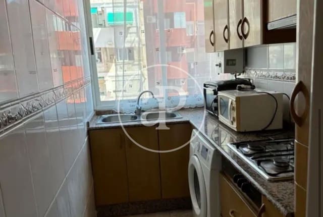 3 soveværelse Lejlighed til leje i Albors, Valencia by - € 1.260 (Ref: 9099356)
