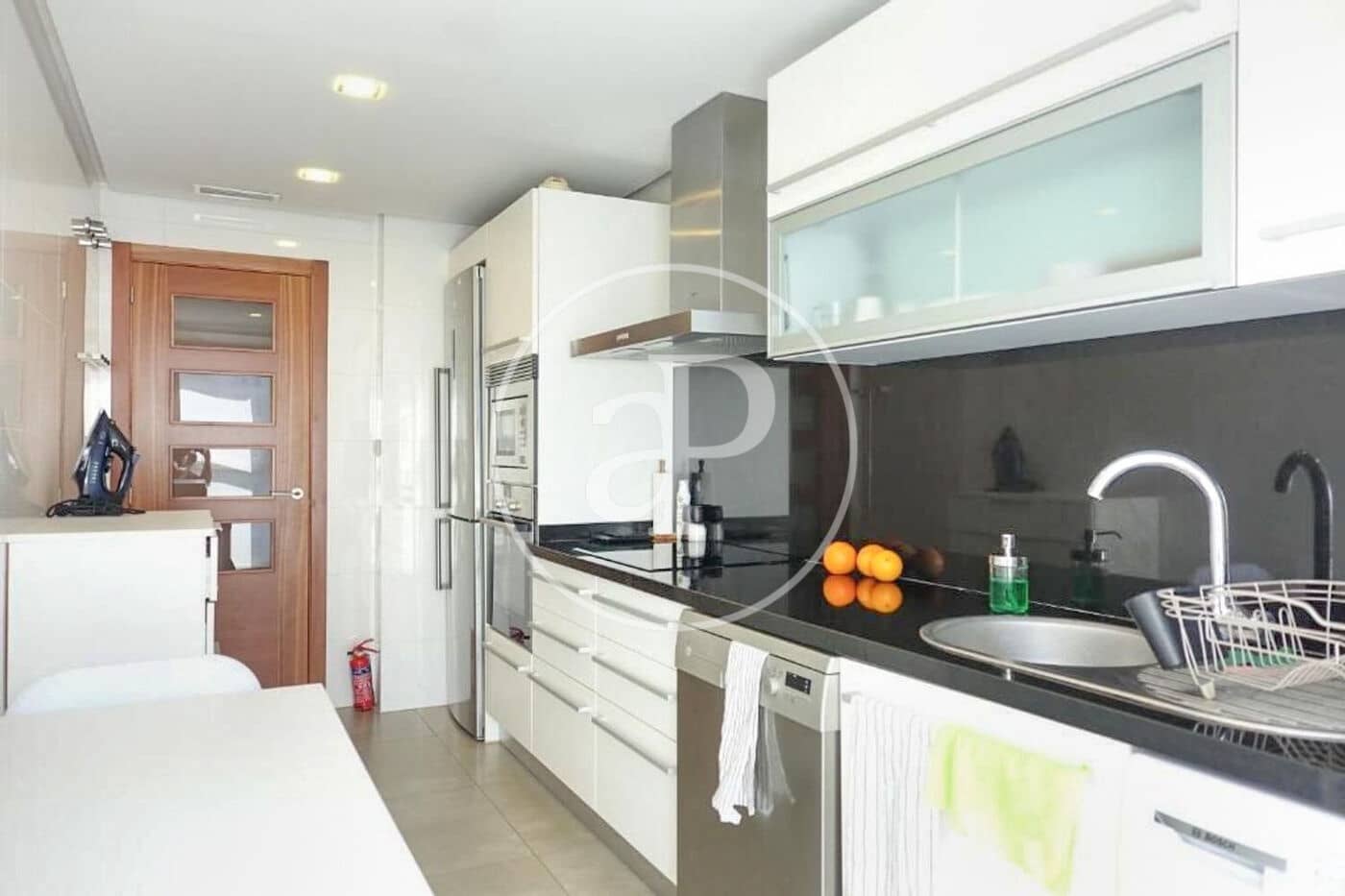 2 makuuhuone Huoneisto vuokrattavana paikassa Valencia kaupunki mukana uima-altaan - 2 200 € (Ref: 9100958)