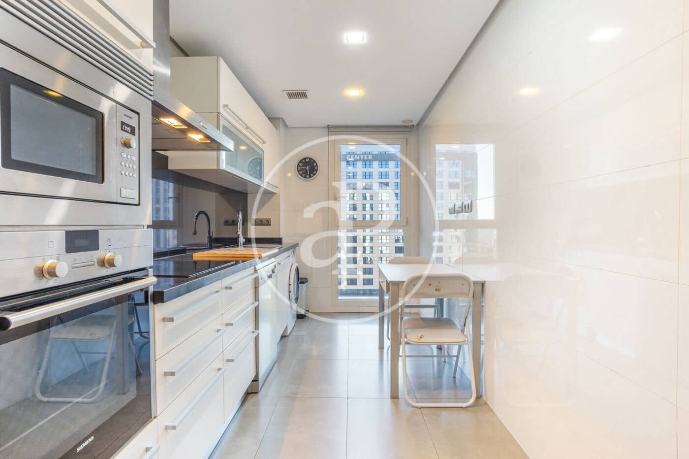 Apartamento de 2 habitaciones en València ciudad en alquiler con piscina - 2.200 € (Ref: 9100958)