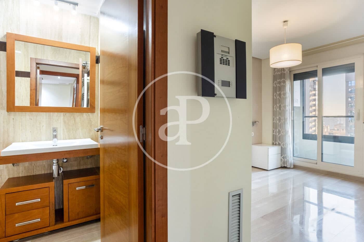 Apartamento de 2 habitaciones en València ciudad en alquiler con piscina - 2.200 € (Ref: 9100958)