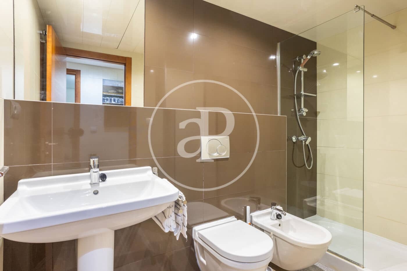 Apartamento de 2 habitaciones en València ciudad en alquiler con piscina - 2.200 € (Ref: 9100958)