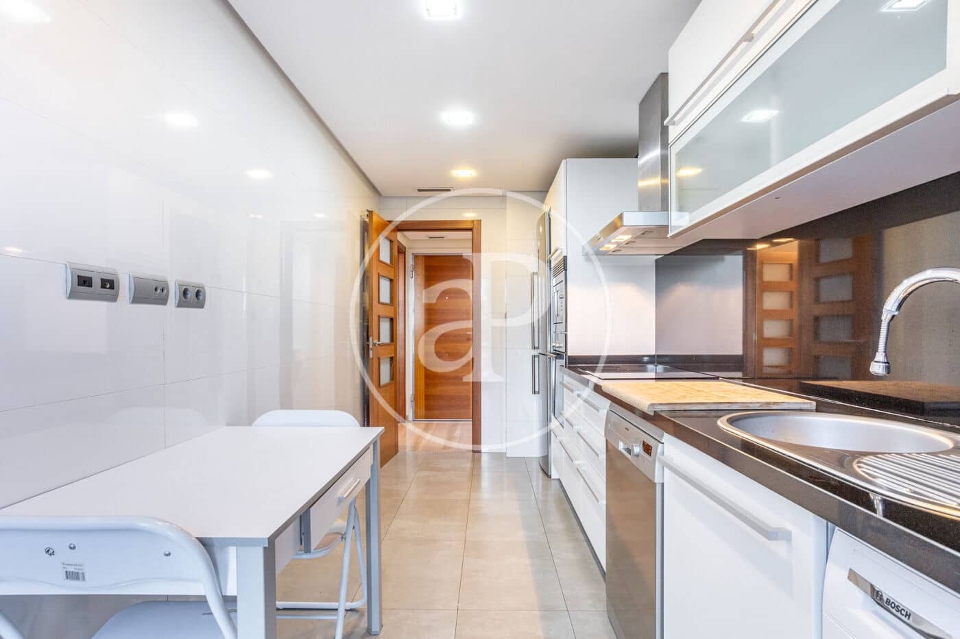 Apartamento de 2 habitaciones en València ciudad en alquiler con piscina - 2.200 € (Ref: 9100958)