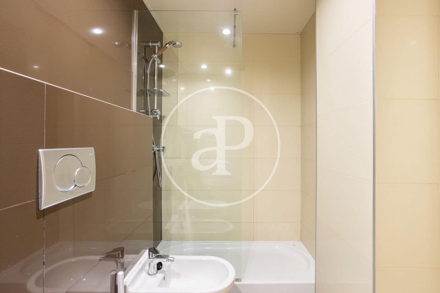 Apartamento de 2 habitaciones en València ciudad en alquiler con piscina - 2.200 € (Ref: 9100958)