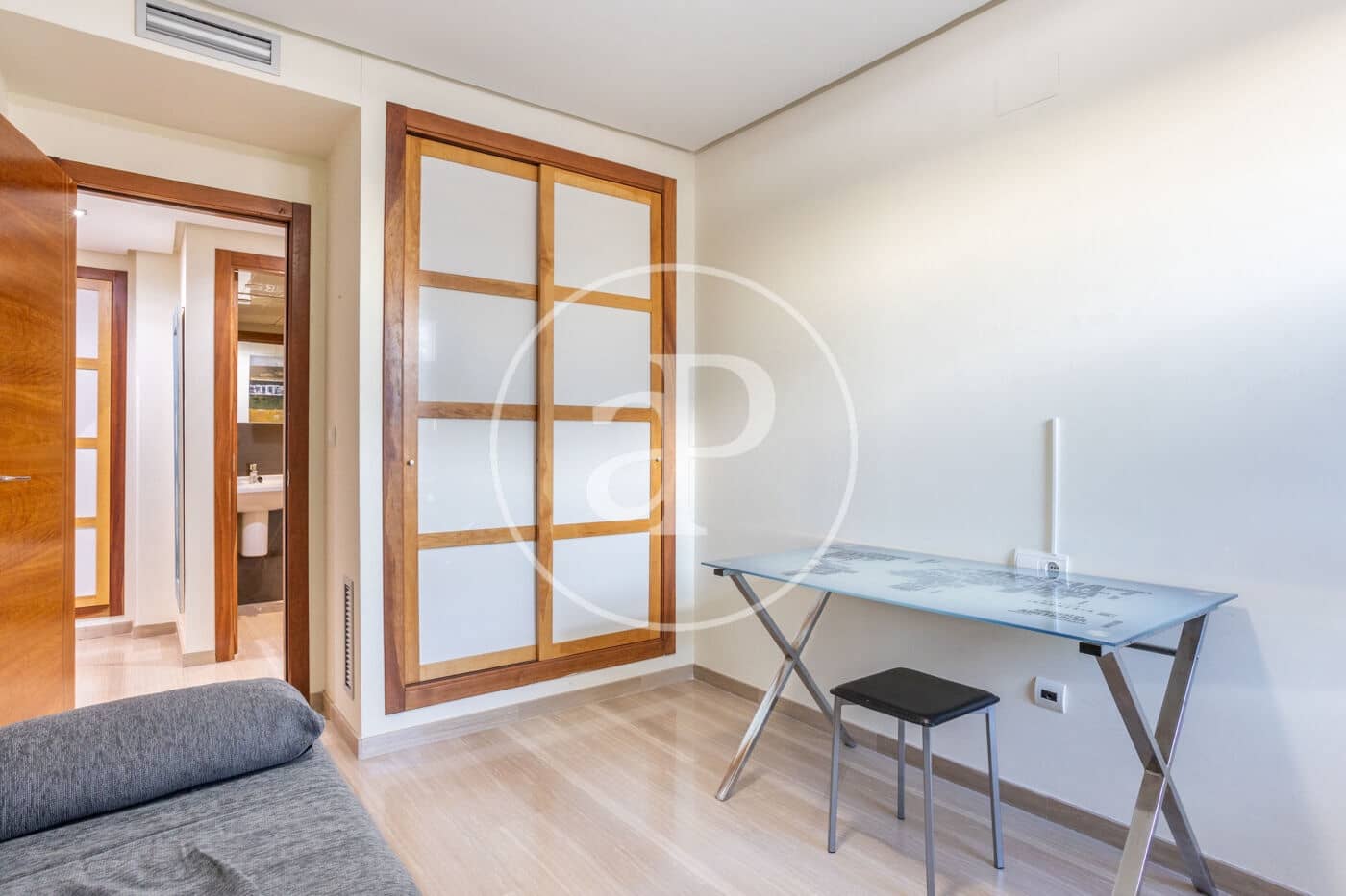 Apartamento de 2 habitaciones en València ciudad en alquiler con piscina - 2.200 € (Ref: 9100958)