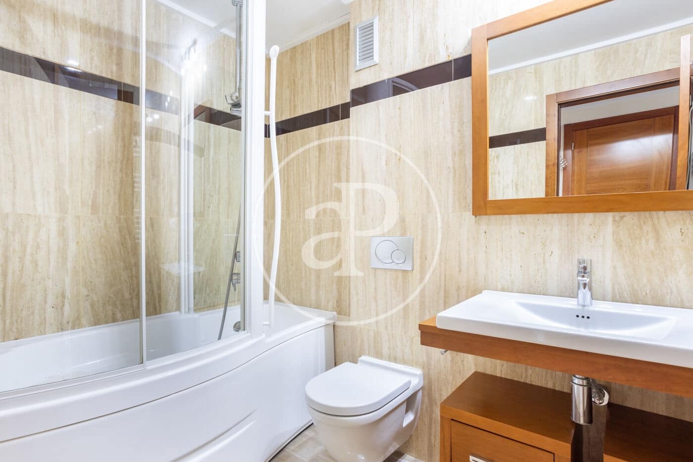 Apartamento de 2 habitaciones en València ciudad en alquiler con piscina - 2.200 € (Ref: 9100958)