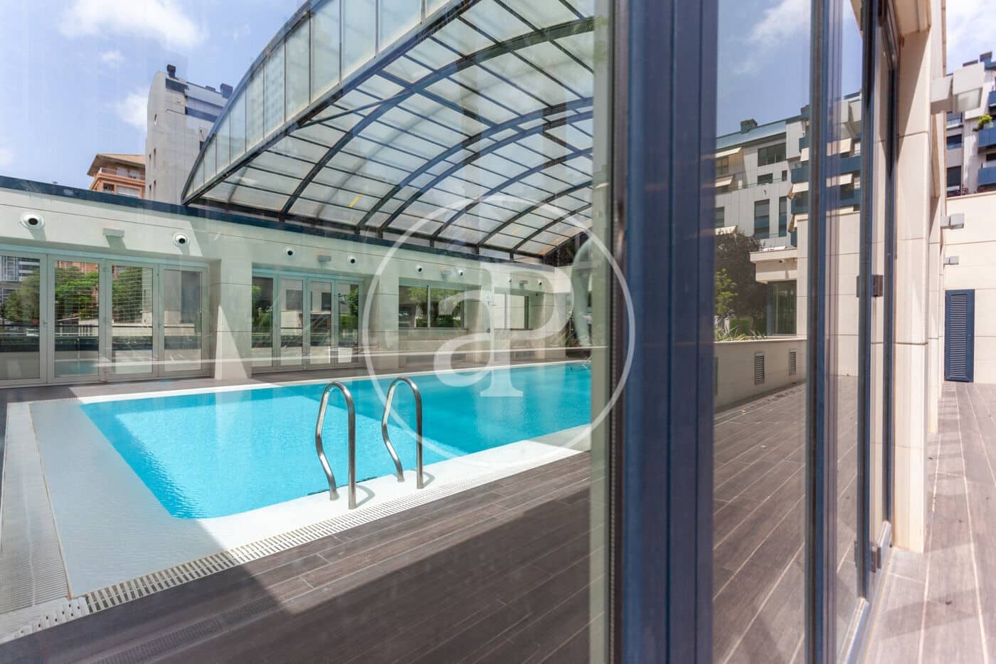 Apartamento de 2 habitaciones en València ciudad en alquiler con piscina - 2.200 € (Ref: 9100958)