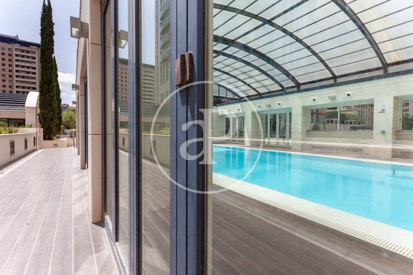 Apartamento de 2 habitaciones en València ciudad en alquiler con piscina - 2.200 € (Ref: 9100958)