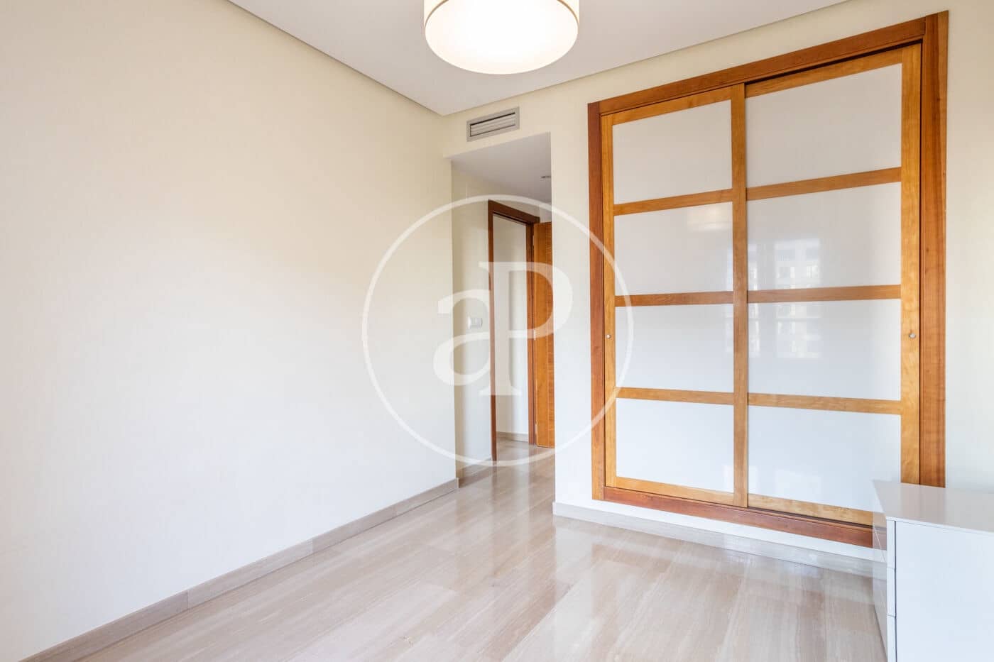 Apartamento de 2 habitaciones en València ciudad en alquiler con piscina - 2.200 € (Ref: 9100958)