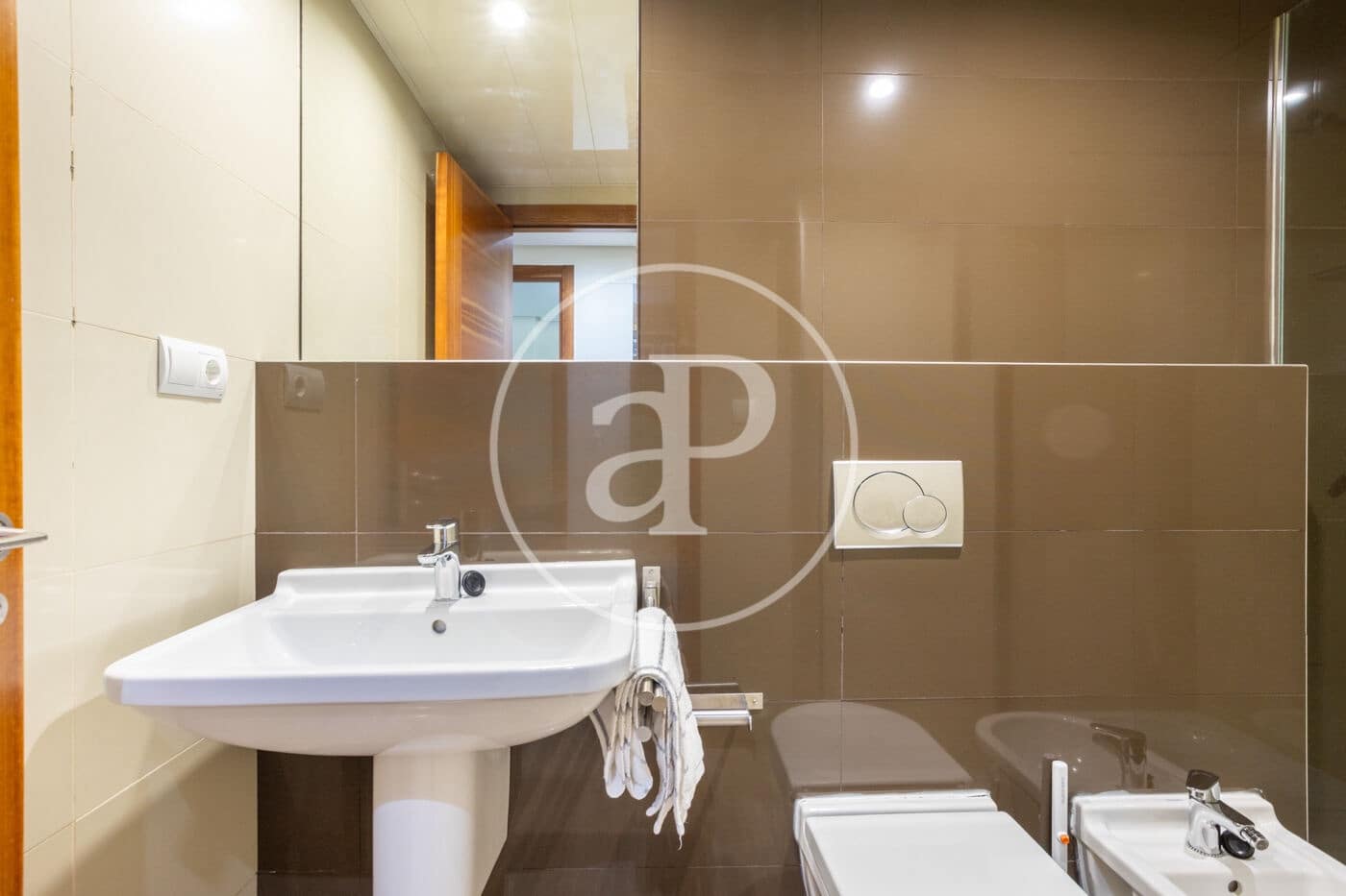 Apartamento de 2 habitaciones en València ciudad en alquiler con piscina - 2.200 € (Ref: 9100958)