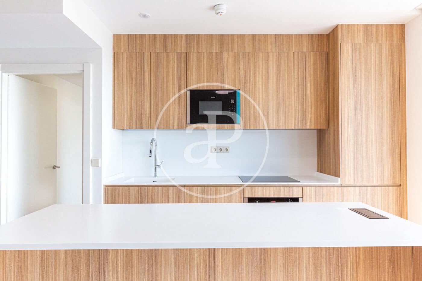 3 soverom Leilighet til leie i Valencia by med svømmebasseng - € 5 300 (Ref: 9103129)