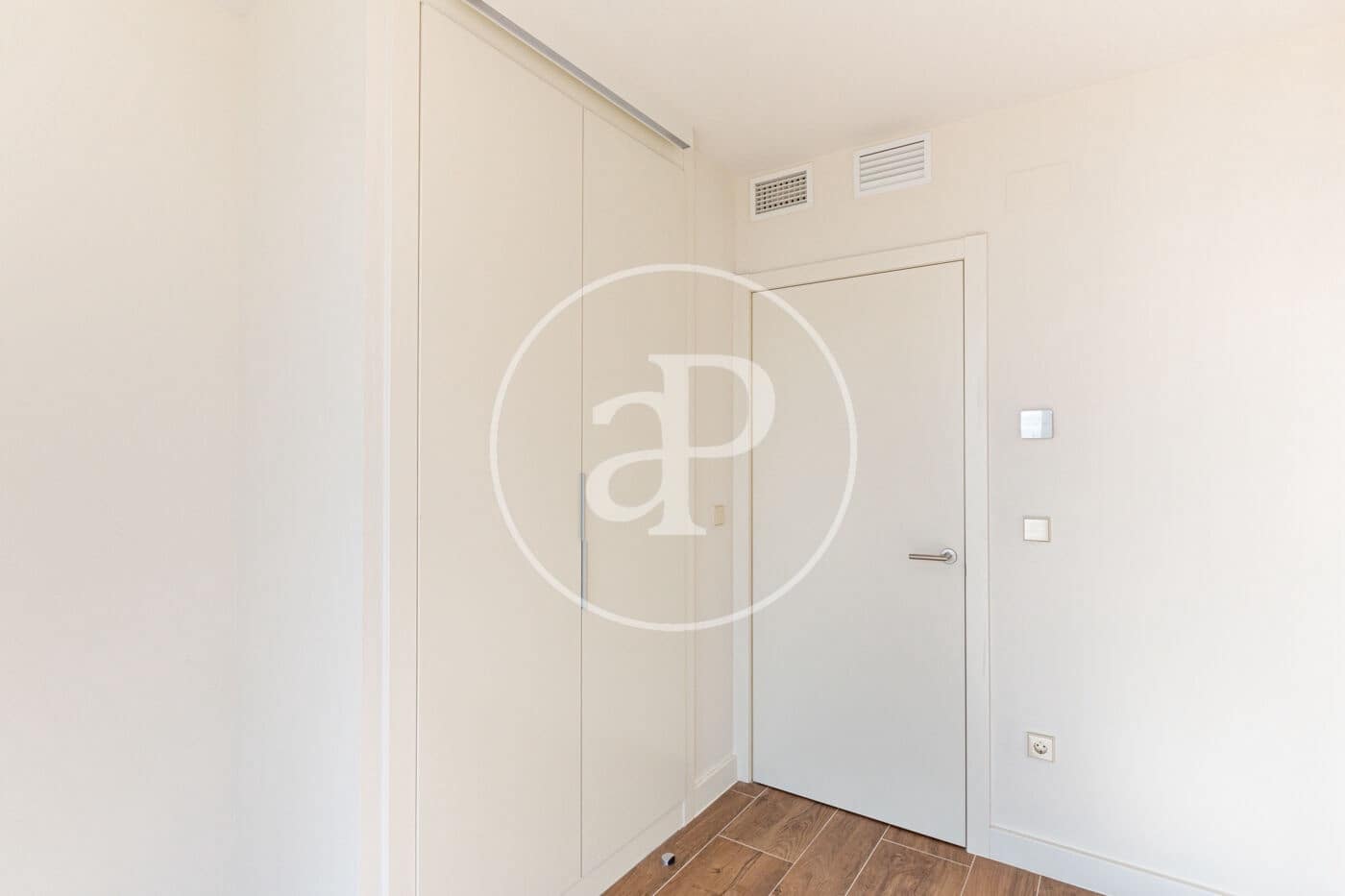 3 soverom Leilighet til leie i Valencia by med svømmebasseng - € 5 300 (Ref: 9103129)