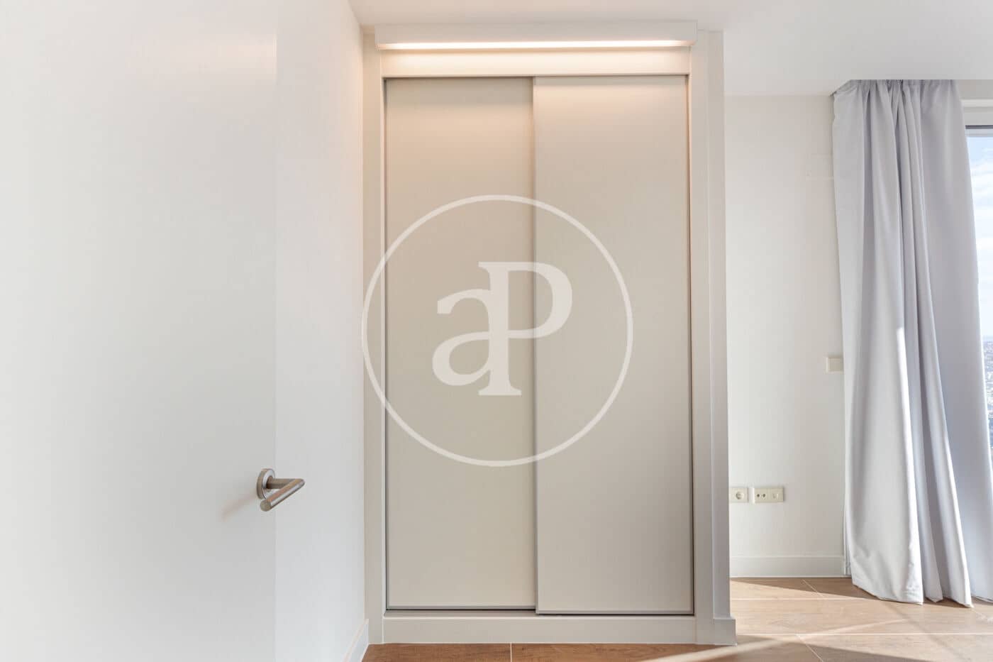 3 soverom Leilighet til leie i Valencia by med svømmebasseng - € 5 300 (Ref: 9103129)