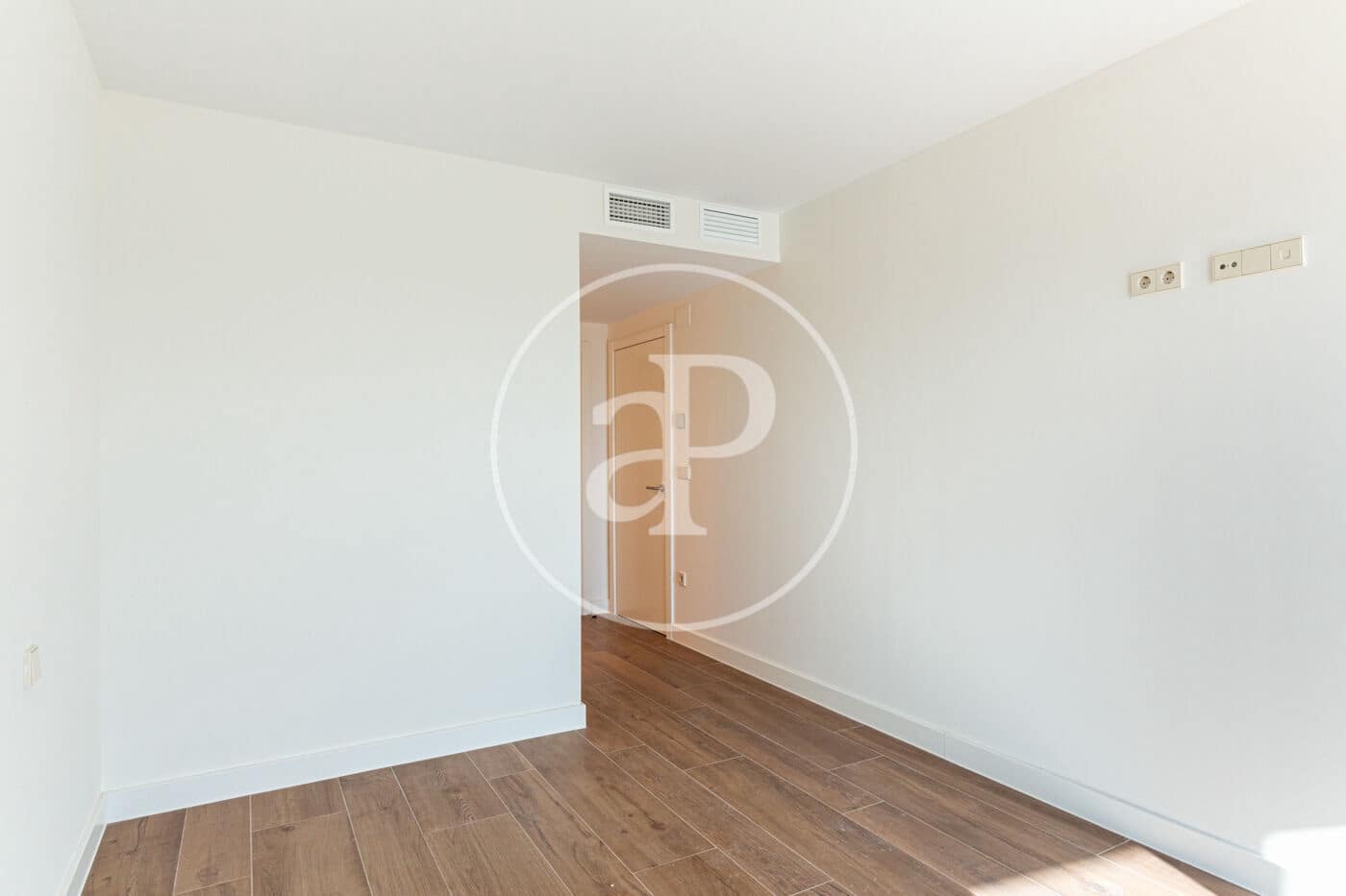 3 soverom Leilighet til leie i Valencia by med svømmebasseng - € 5 300 (Ref: 9103129)