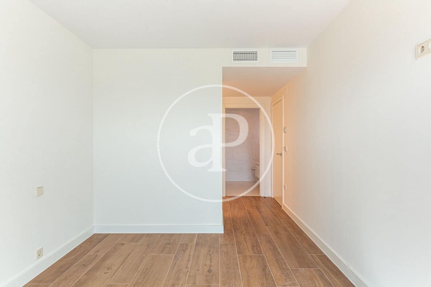 3 soverom Leilighet til leie i Valencia by med svømmebasseng - € 5 300 (Ref: 9103129)