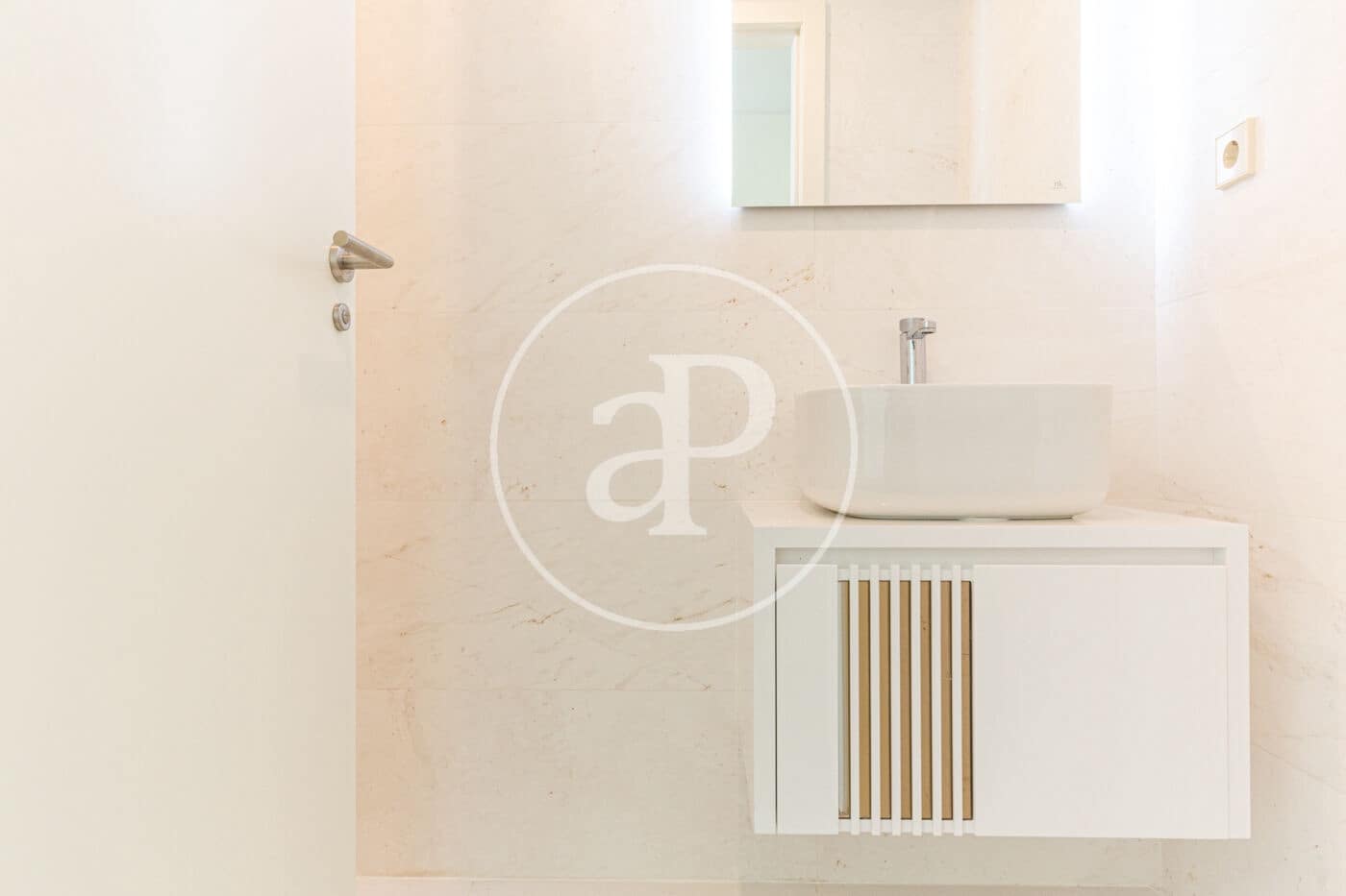 3 soverom Leilighet til leie i Valencia by med svømmebasseng - € 5 300 (Ref: 9103129)