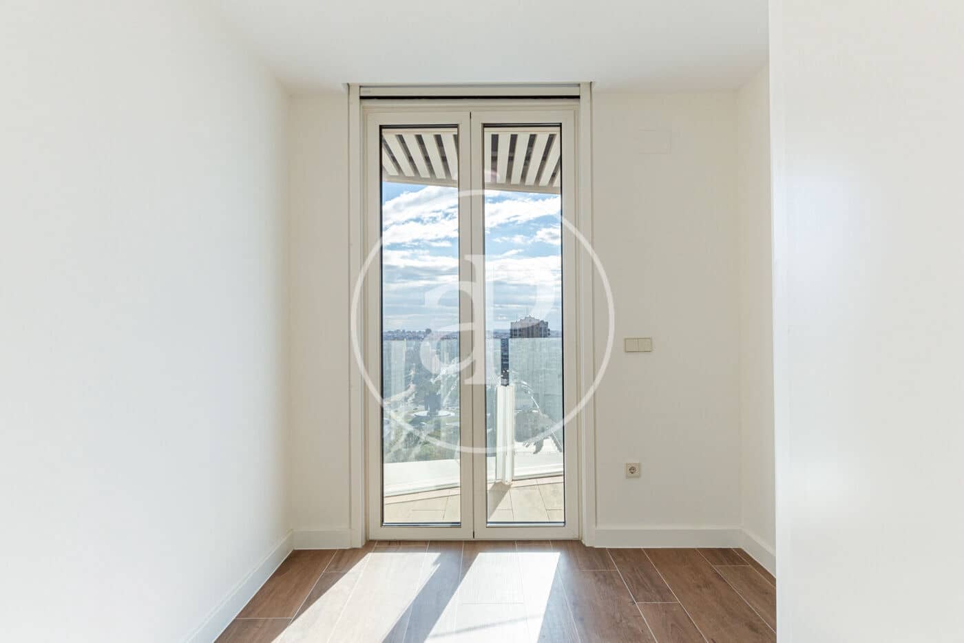 3 soverom Leilighet til leie i Valencia by med svømmebasseng - € 5 300 (Ref: 9103129)